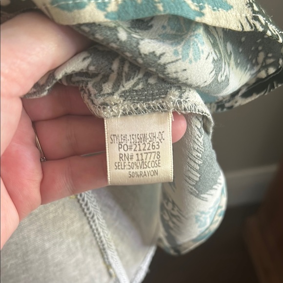 Light Patterned Women's Blouse - Picture 8 of 9